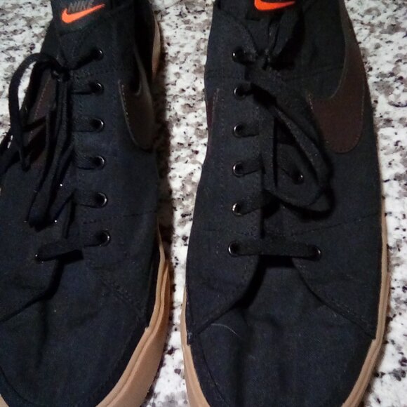 Nike !egacy low Top Sneakers - Picture 1 of 9